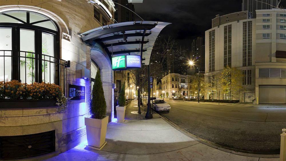 Holiday Inn Express Chicago - Magnificent Mile By Ihg Exterior photo