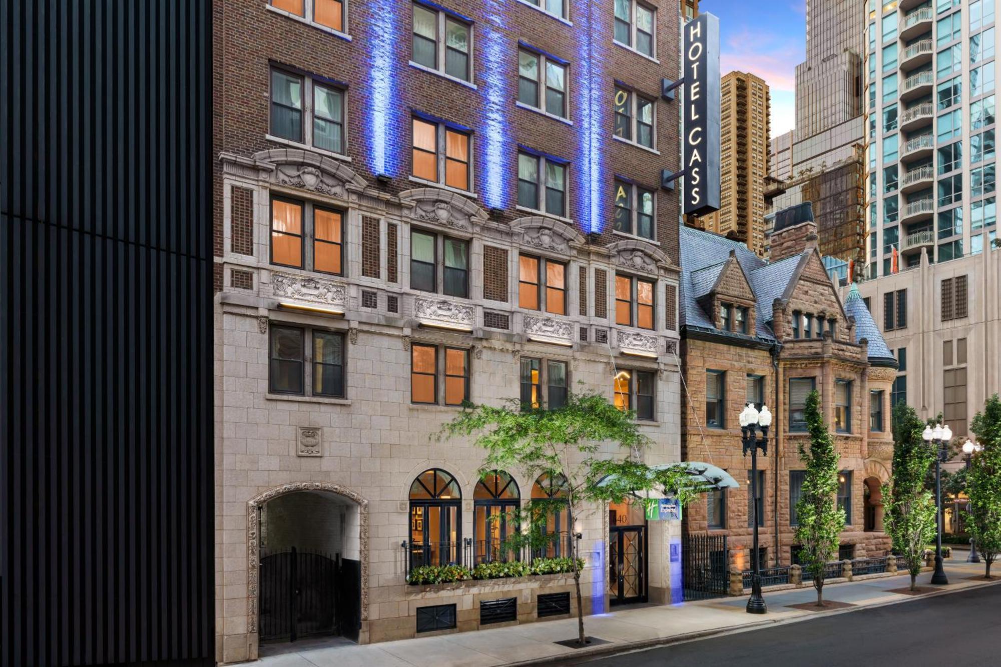 Holiday Inn Express Chicago - Magnificent Mile By Ihg Exterior photo