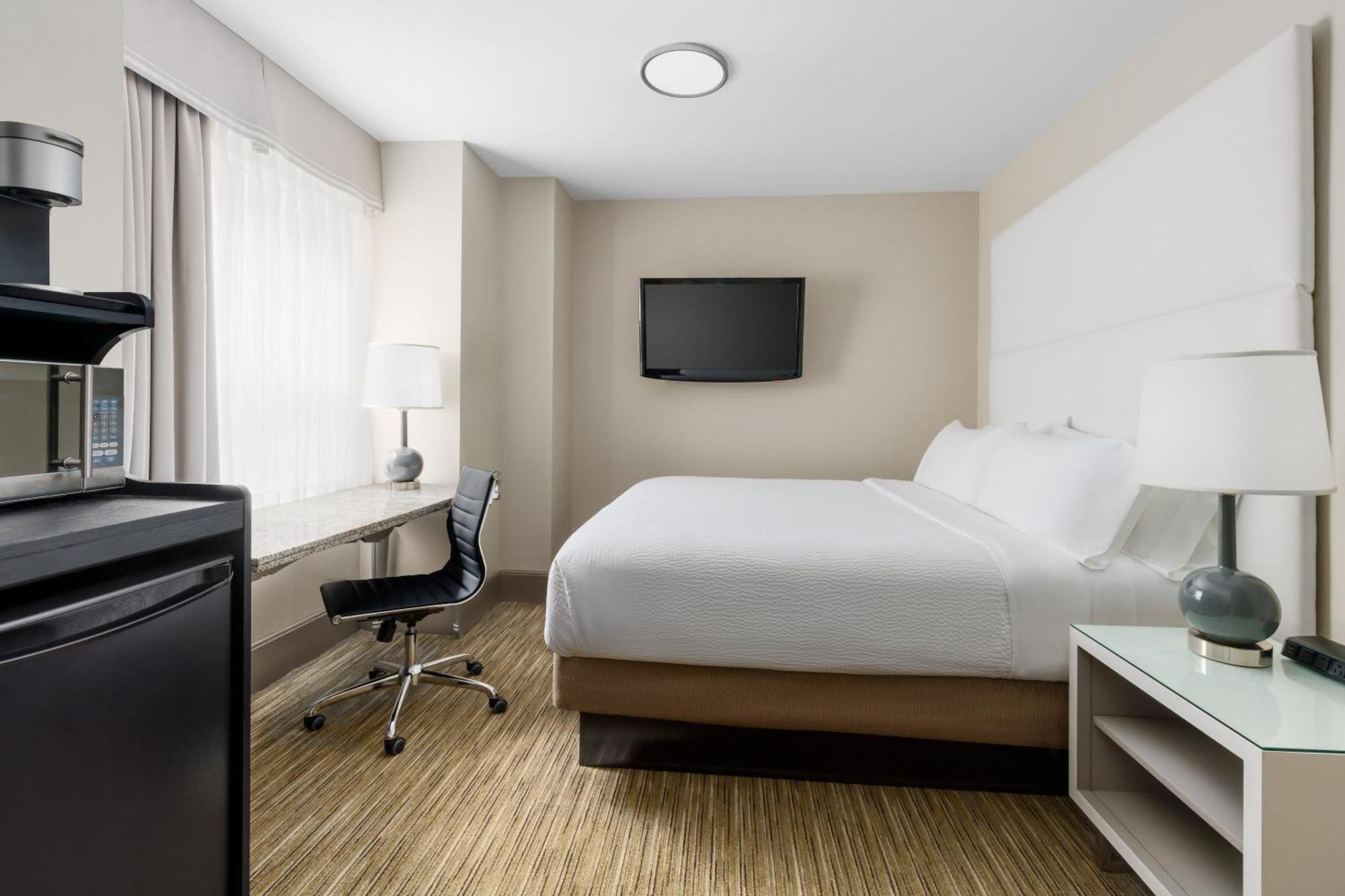 Holiday Inn Express Chicago - Magnificent Mile By Ihg Exterior photo
