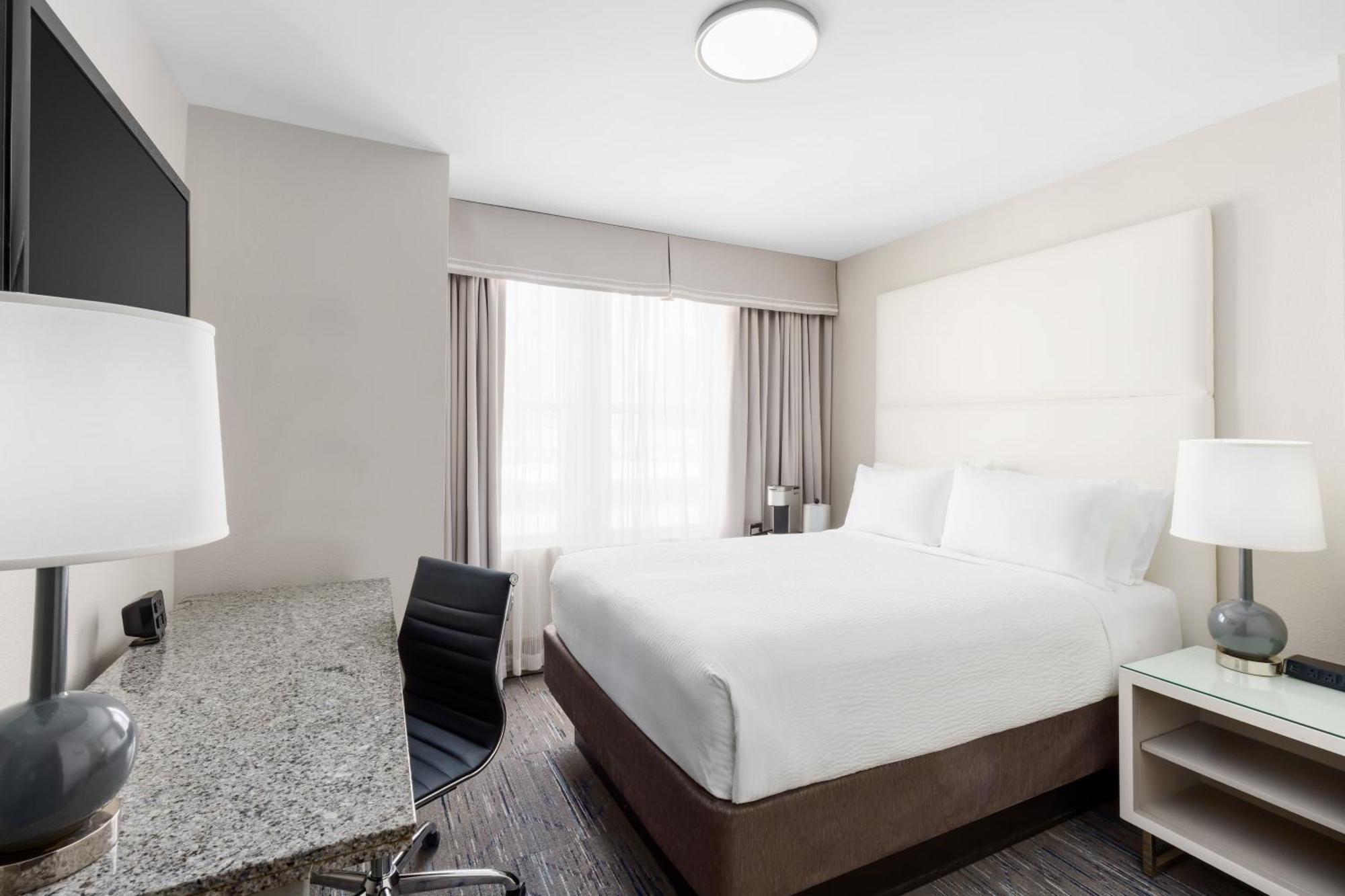 Holiday Inn Express Chicago - Magnificent Mile By Ihg Exterior photo