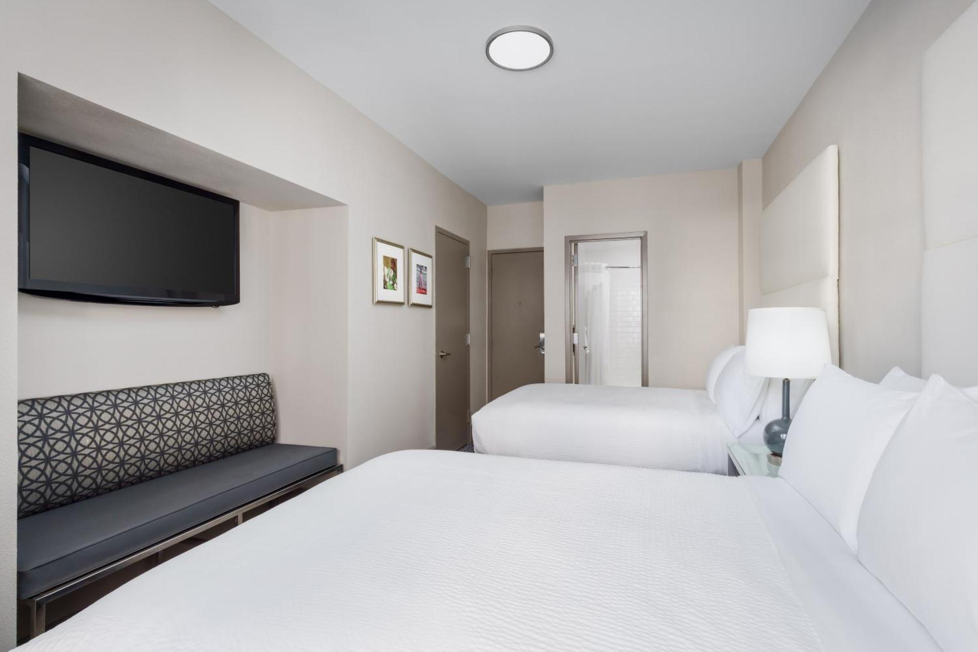 Holiday Inn Express Chicago - Magnificent Mile By Ihg Exterior photo
