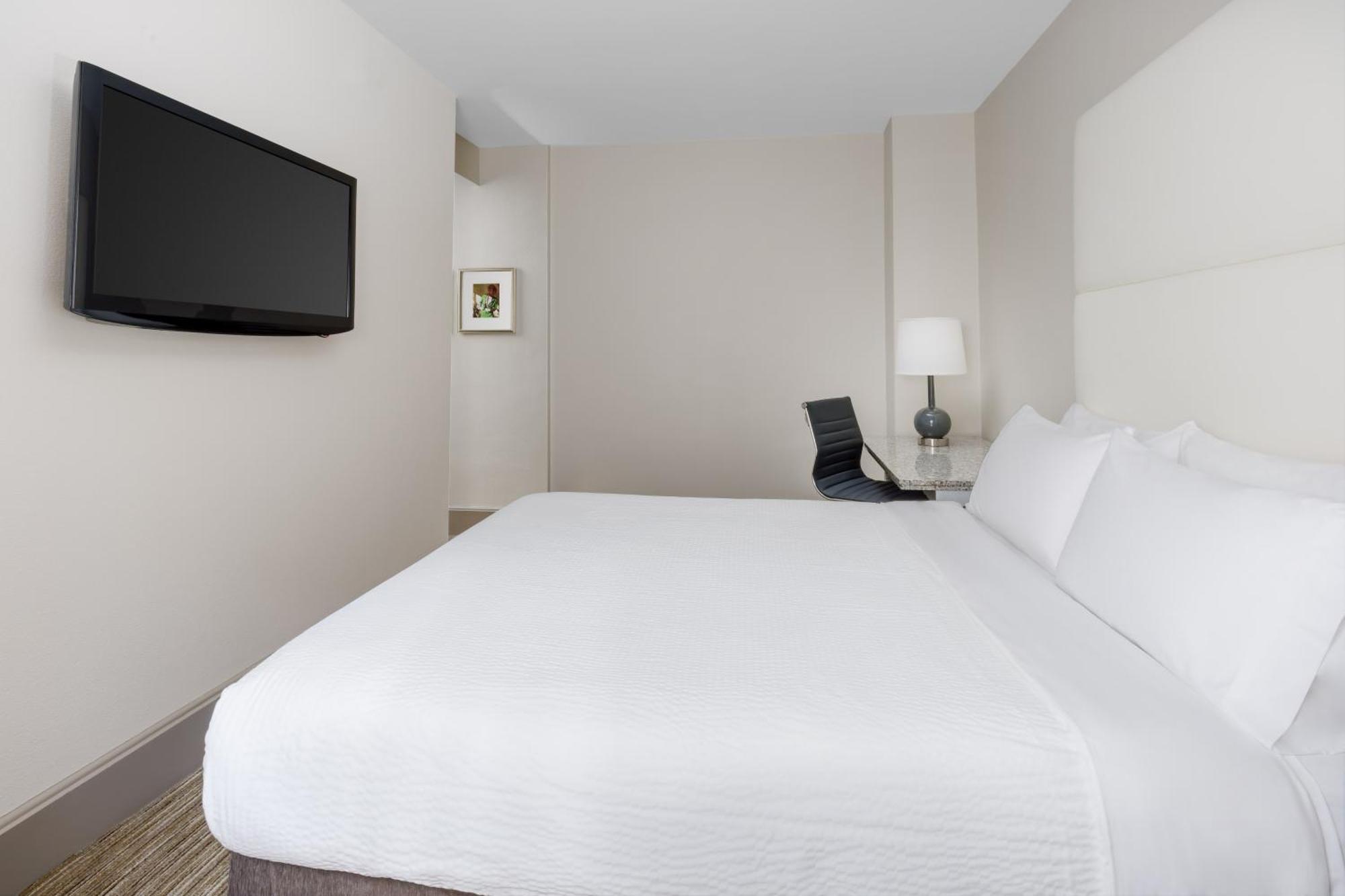 Holiday Inn Express Chicago - Magnificent Mile By Ihg Exterior photo
