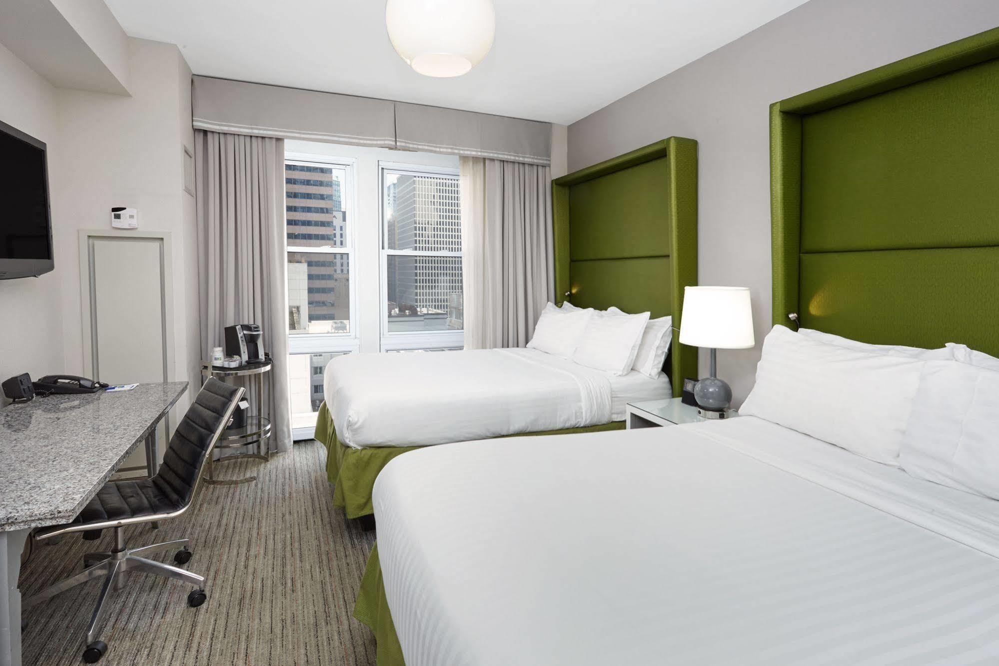 Holiday Inn Express Chicago - Magnificent Mile By Ihg Exterior photo