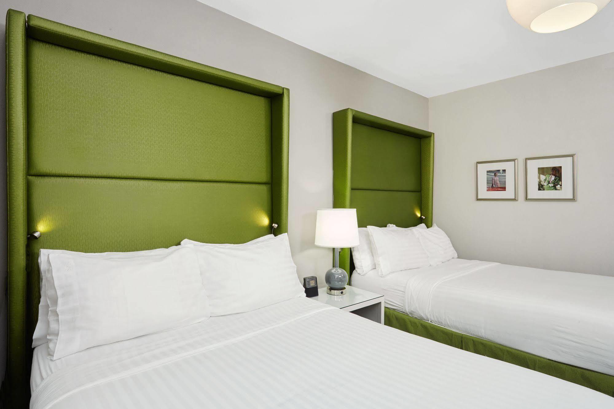 Holiday Inn Express Chicago - Magnificent Mile By Ihg Exterior photo