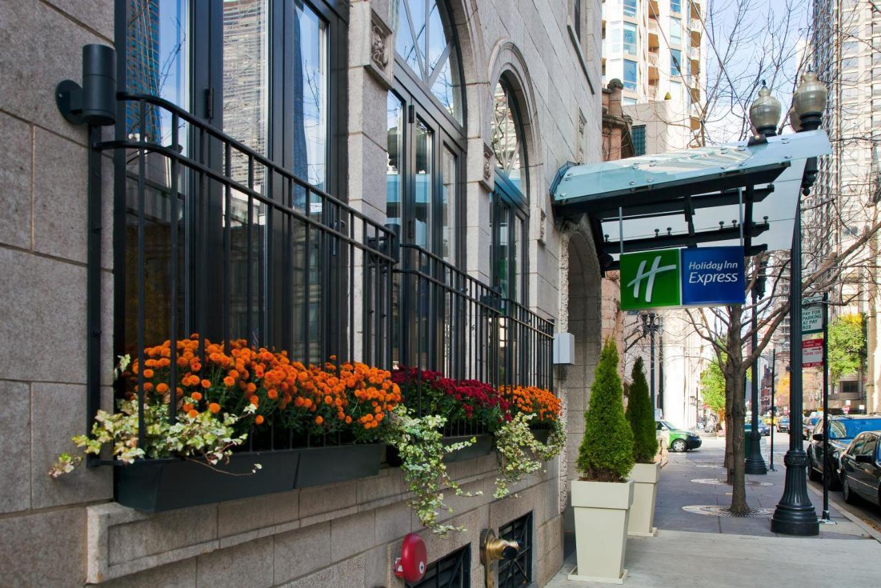 Holiday Inn Express Chicago - Magnificent Mile By Ihg Exterior photo